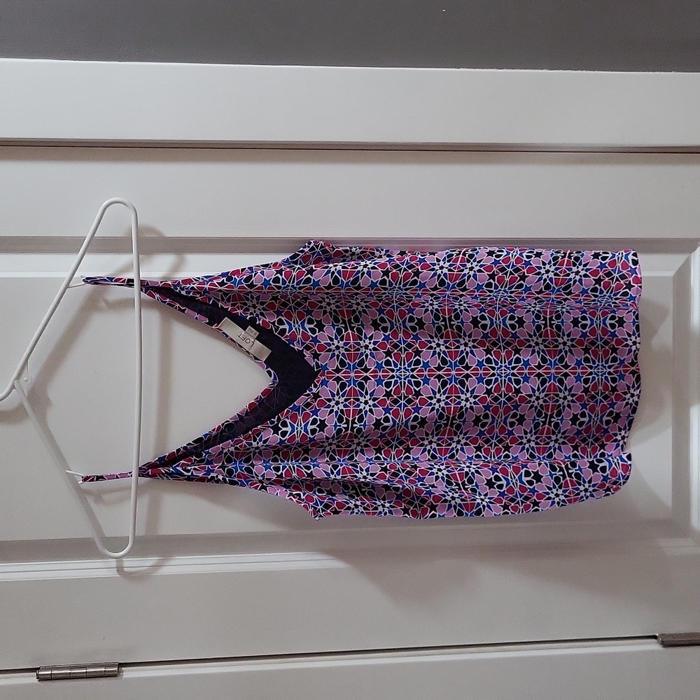 Loft v-neck geometric pattern tank, size M